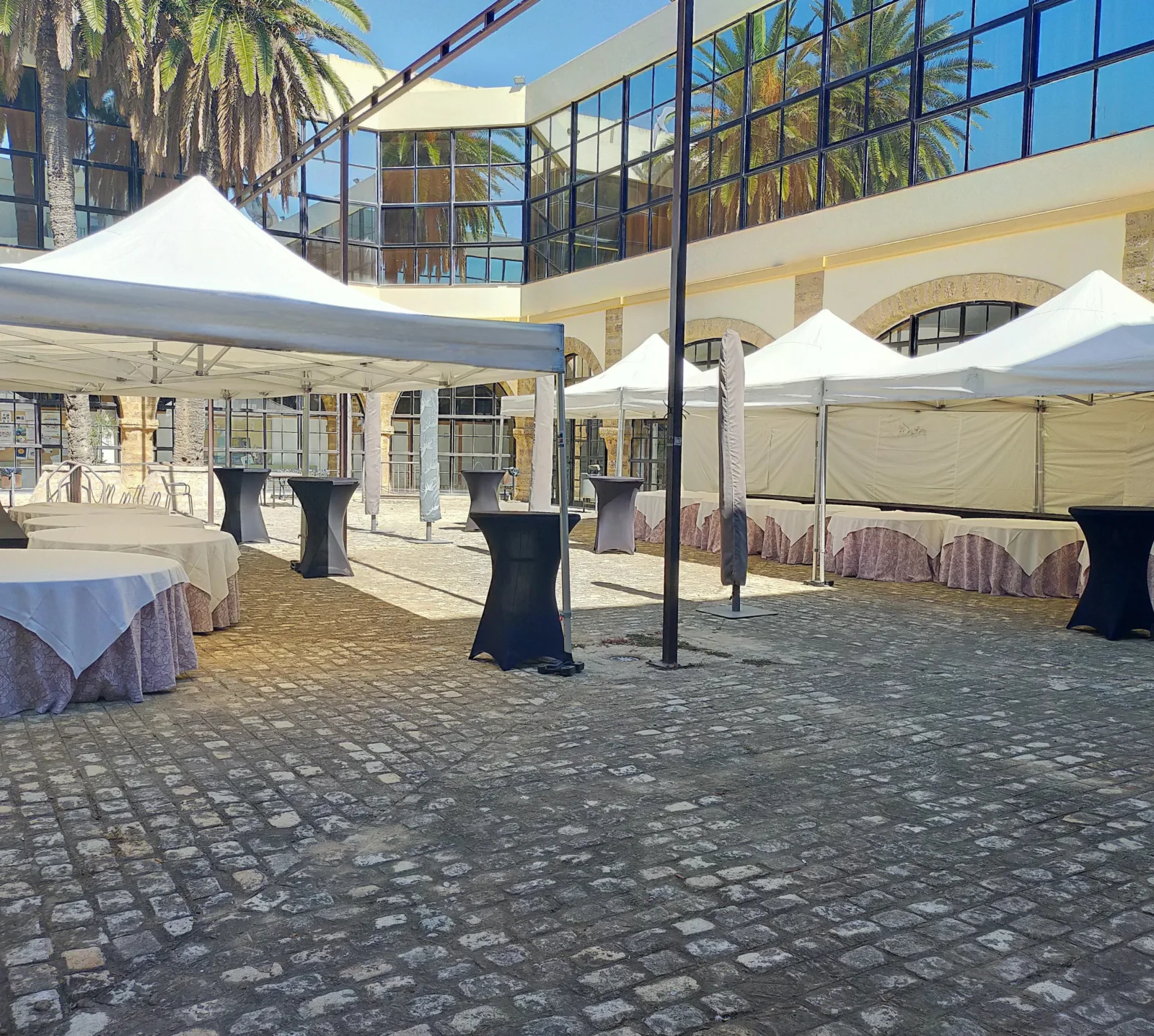 8 Carpas 5x5m modelo superior para boda elegante en Marbella
