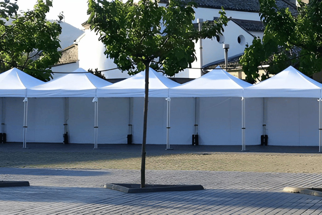 Aluguer de tendas dobráveis para eventos desportivos ao ar livre